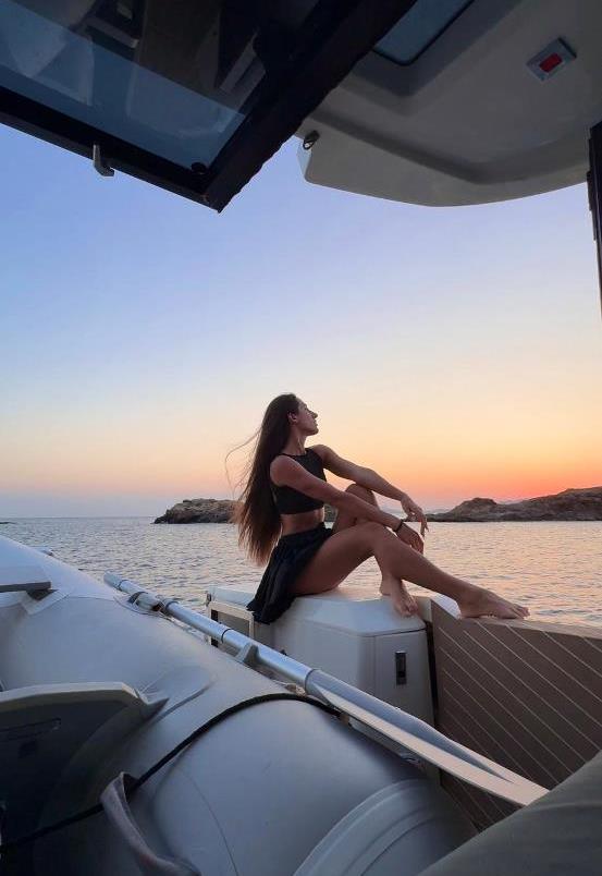 SENSUAL EROTIC SKINNY SEXY ESCORT IN ATHENS LIANA (9)